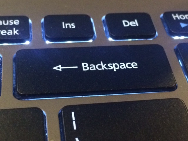 backspace на клавиатуре