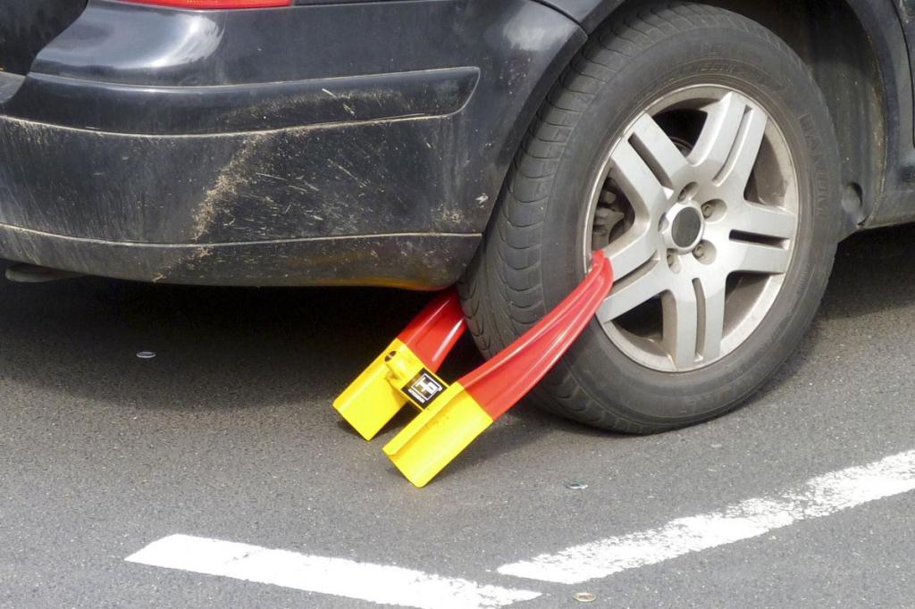 "Shoe" - a castle for violators of parking rules