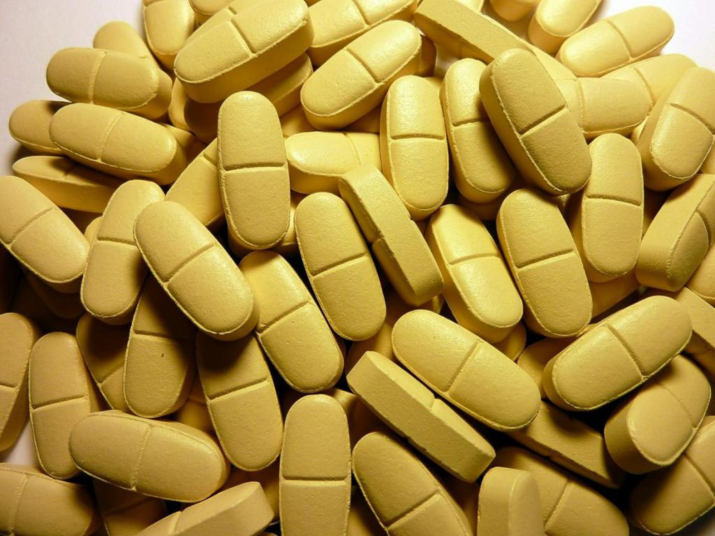Желтовато-зеленые таблетки тиоктовой кислоты