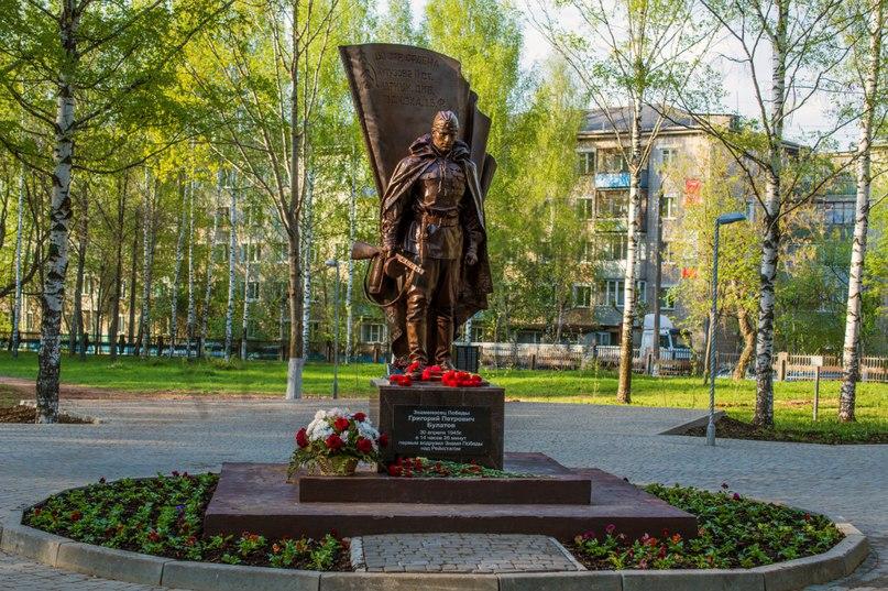 Памятник Булатову