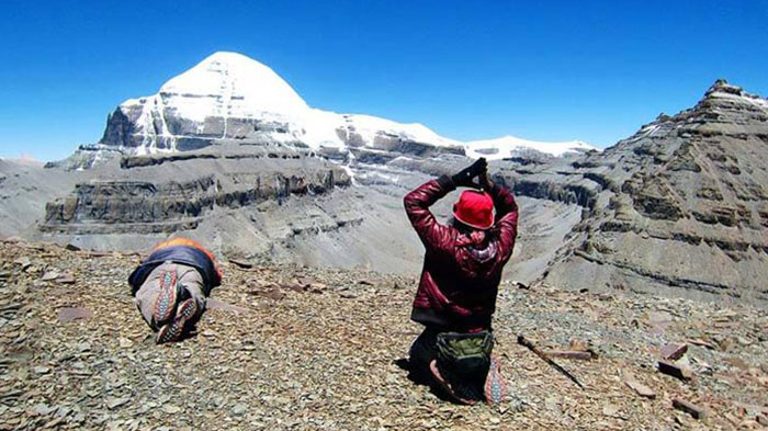 Prayer near the mountain