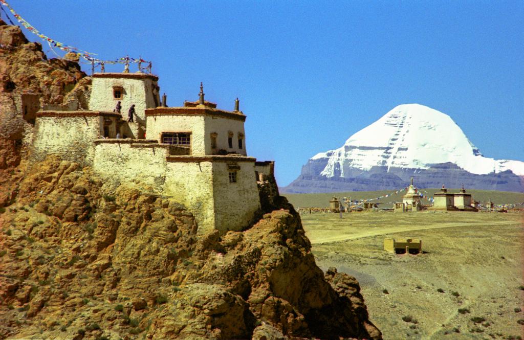 Храм у горы