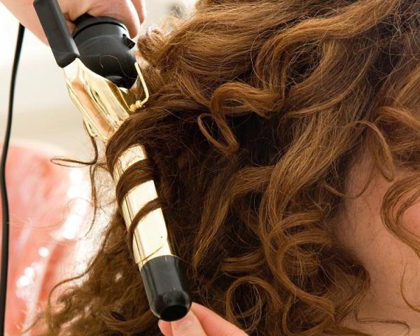 Как накручивать волосы с середины