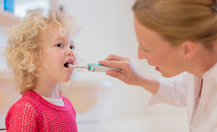 болят ли молочные зубы у детей и как успокоить эту боль в домашних условиях