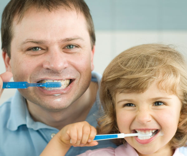 со скольки чистят зубы ребенку