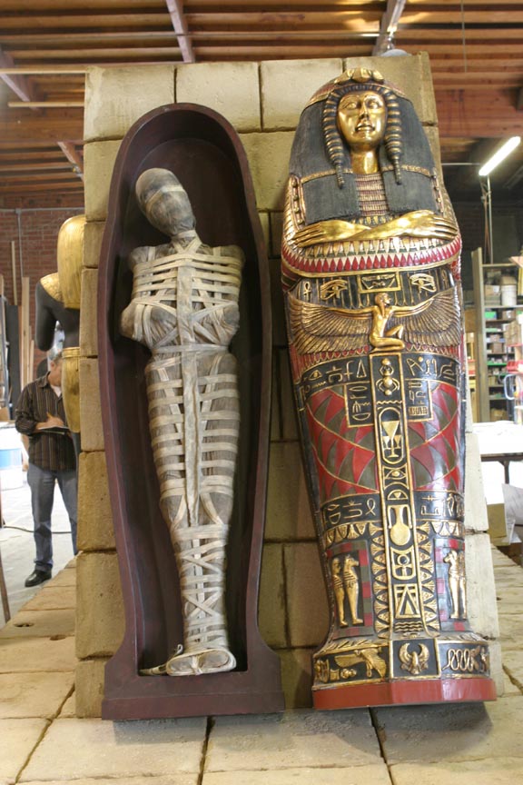 Саркофаг с мумией