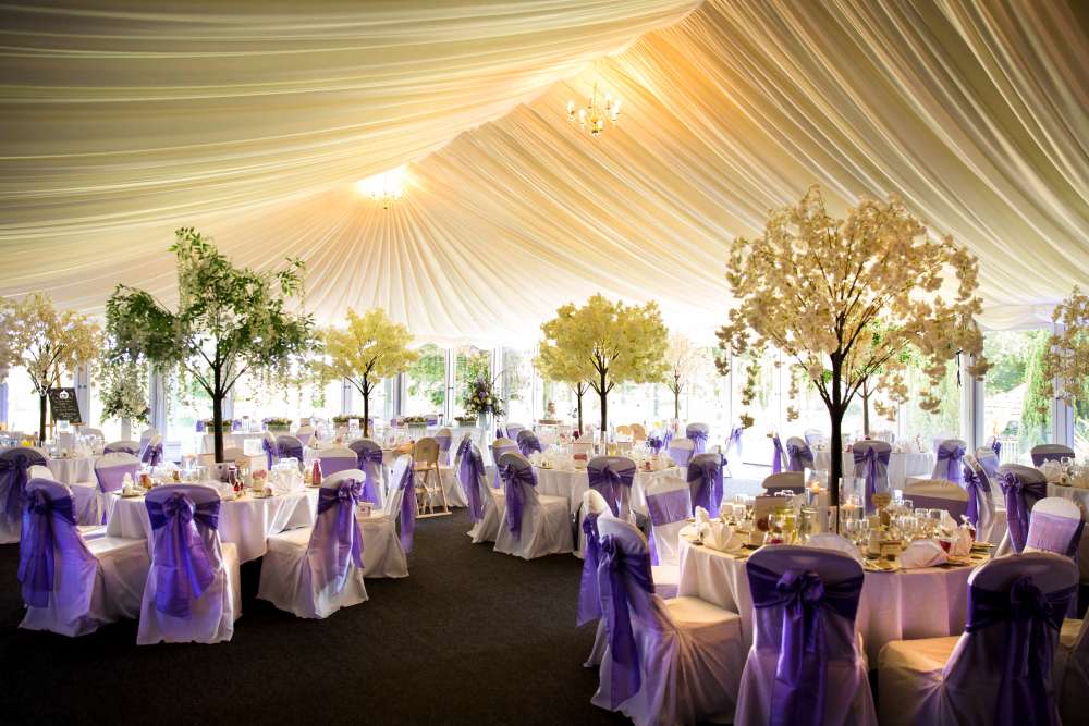 Wed events. Шатер event Hall. Мероприятие в шатре Дубаи. Идеи для проведения свадьбы столы. Комсак Холл свадьба.
