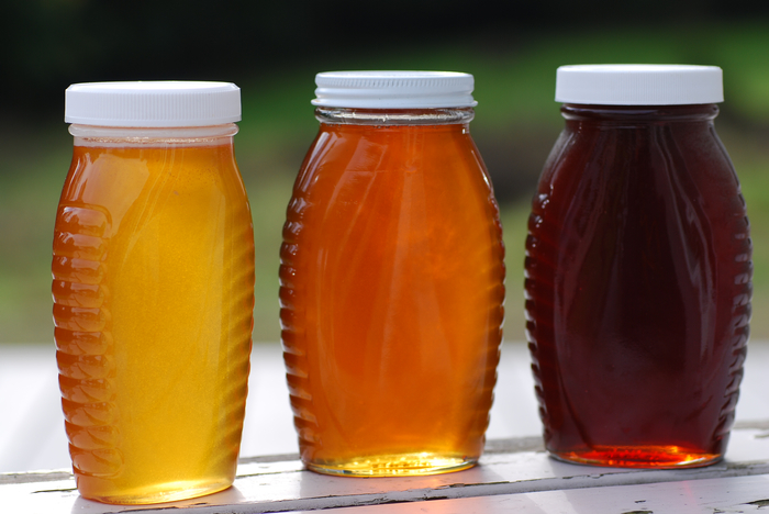 Какой мед полезен при боли в горле?