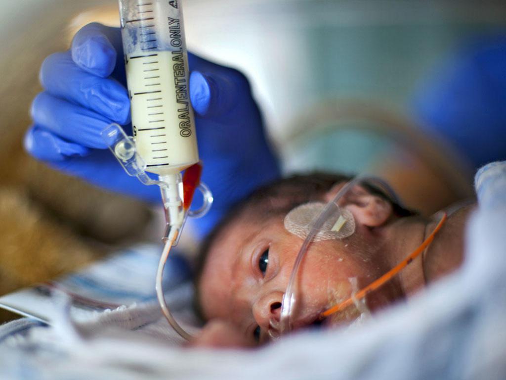 feeding premature babies