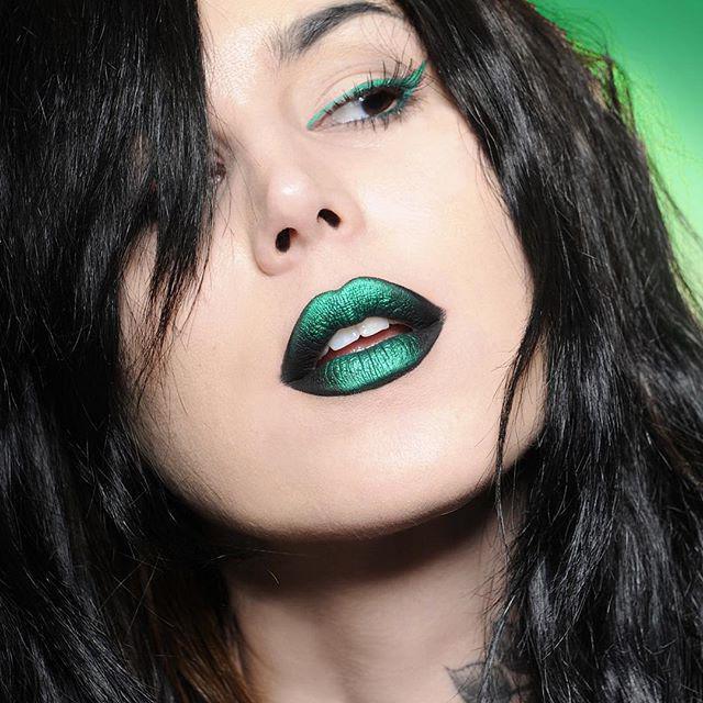 green lipstick