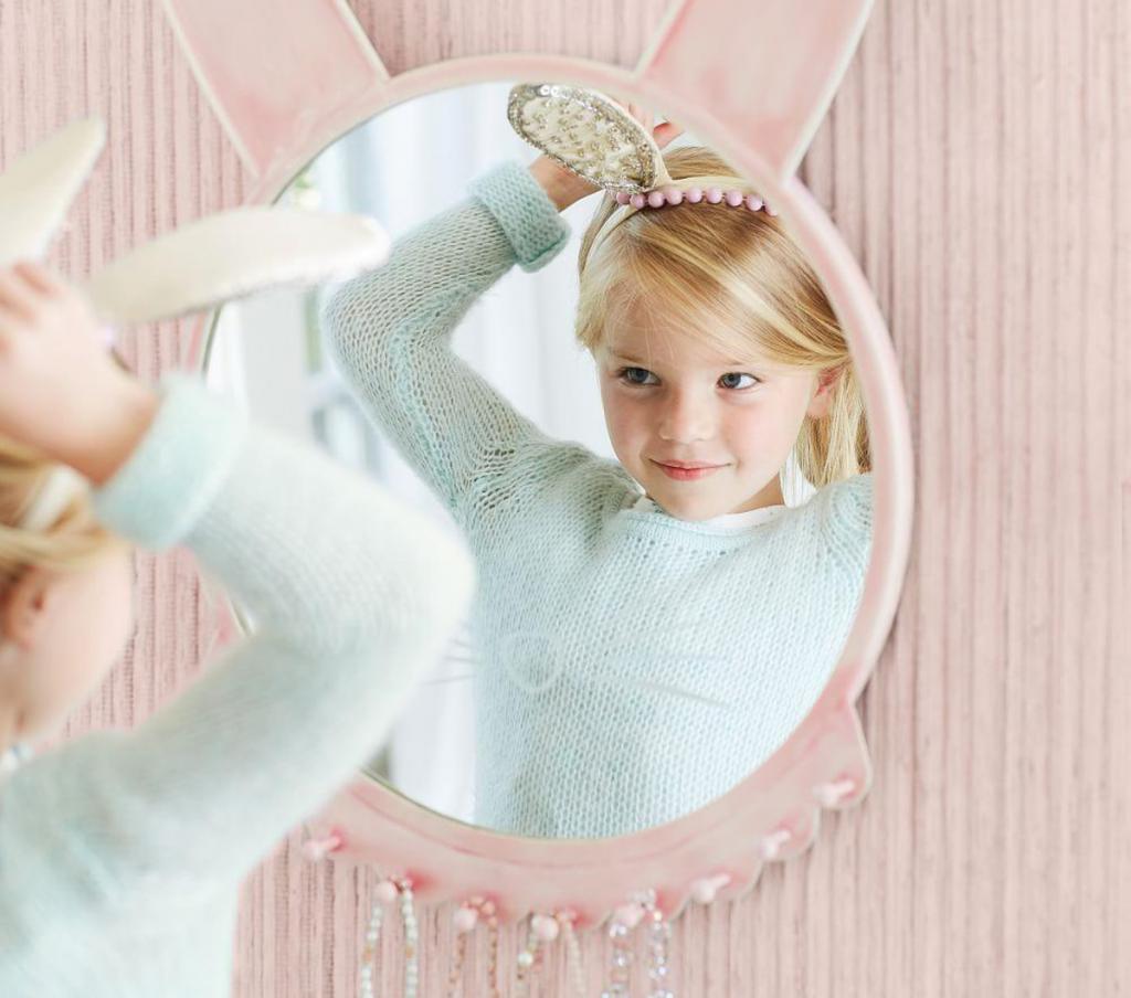 Kids mirror. Загадка про зеркало для детей. Mirror Kids порошок. Реклама про зеркальце для детей. Коллекция зеркал Банни.