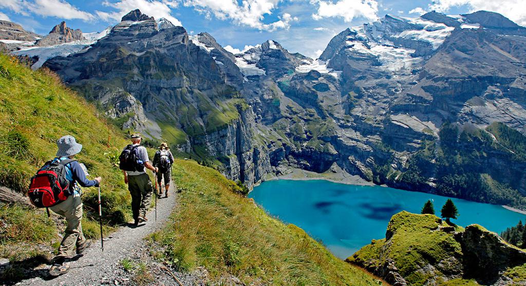 Holidays in Switzerland in the summer on the lakes