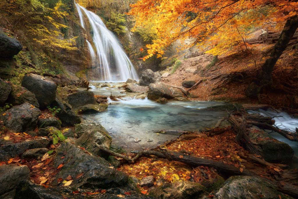 Водопад Джур-Джур осенью