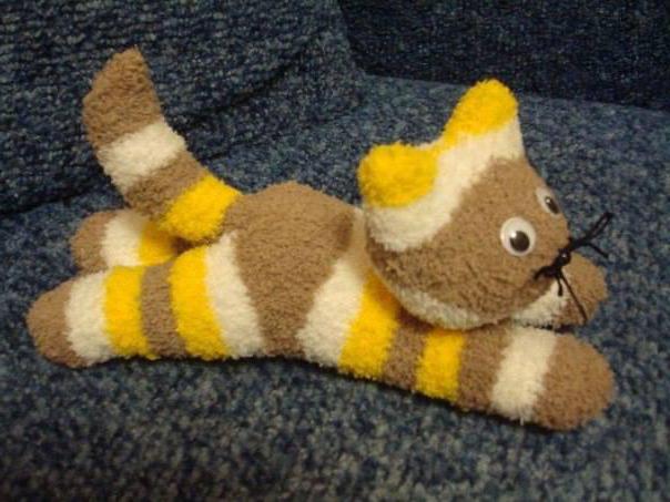 how to make a kitten out of a sock with your own hands