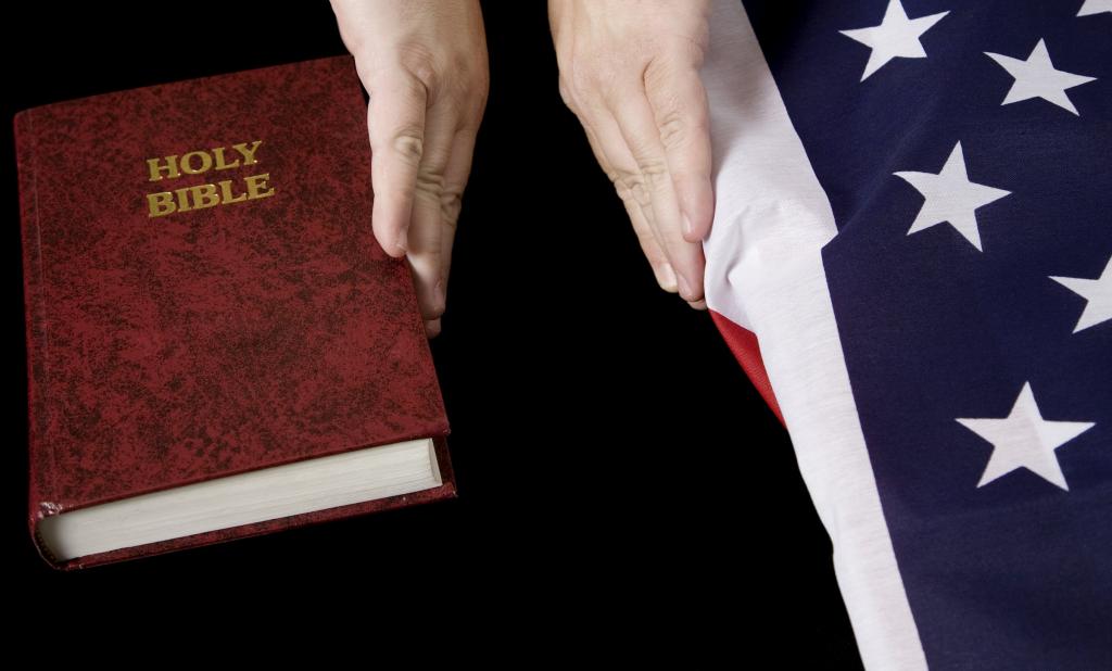 библия и флаг