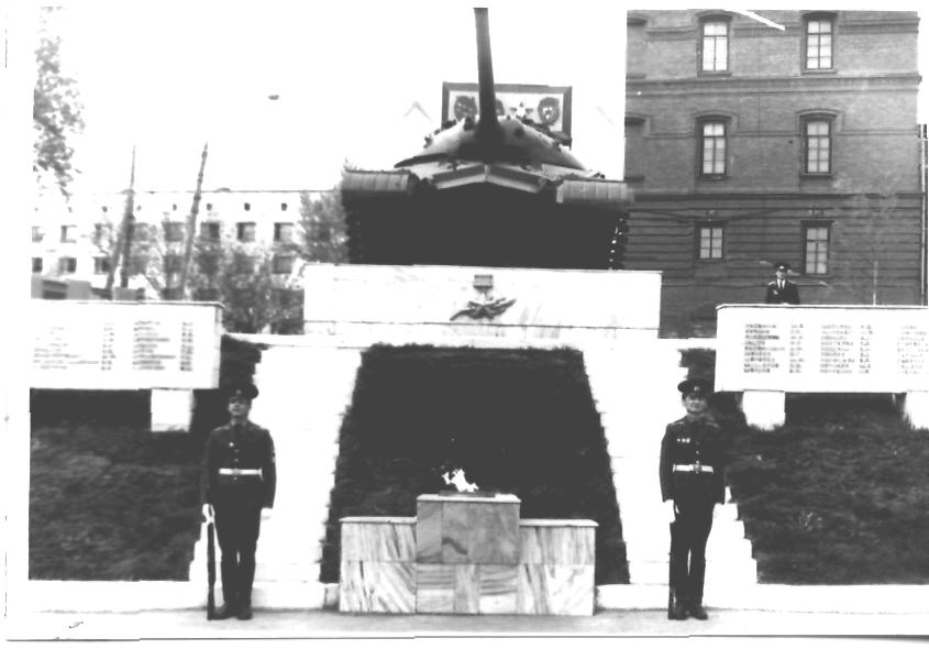 Ульяновское гвардейское училище имени Ленина, где преподавал Мельников