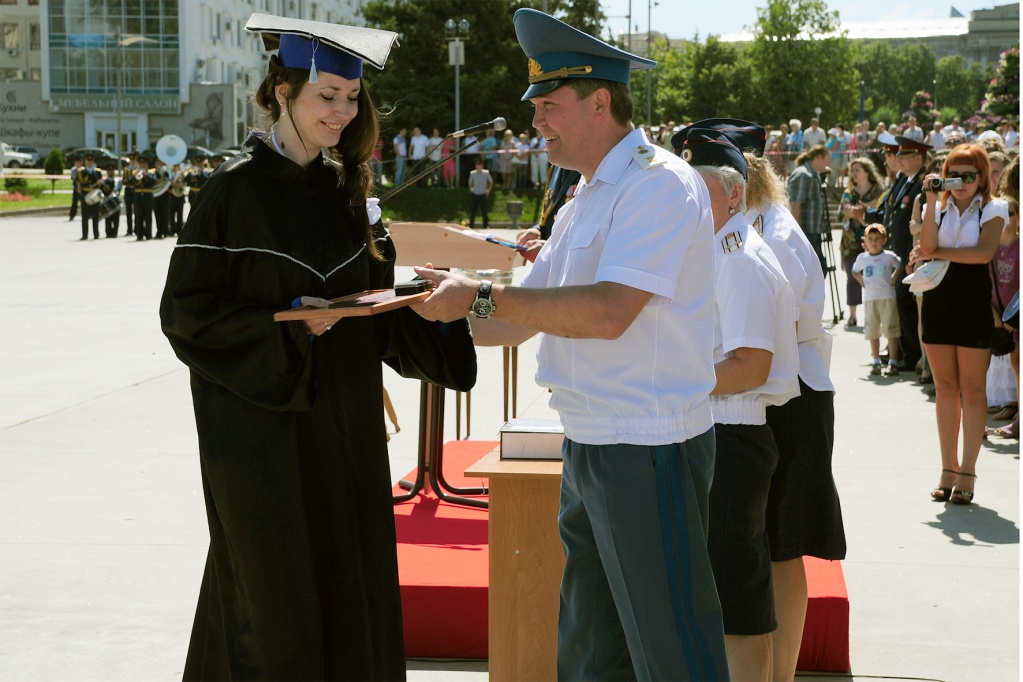 Награждение дипломами выпускников