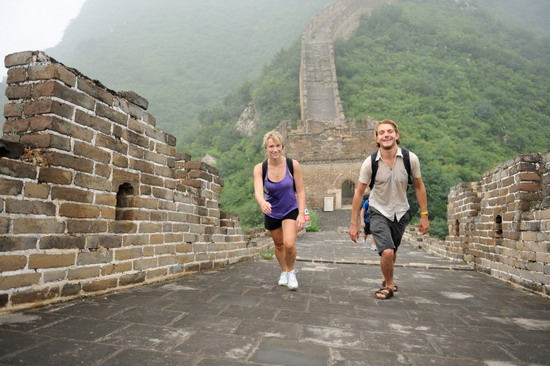 туристы на великой китайской стене