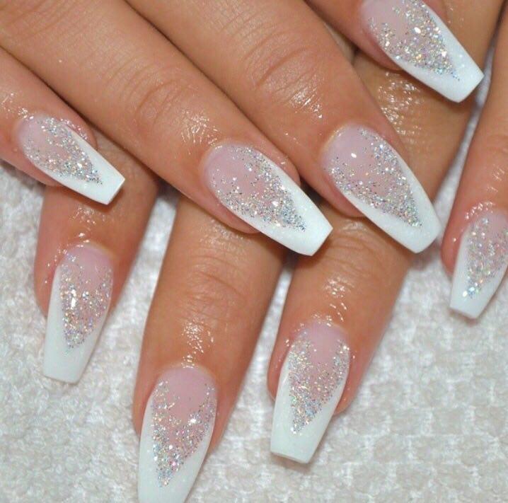 Snowy french manicure