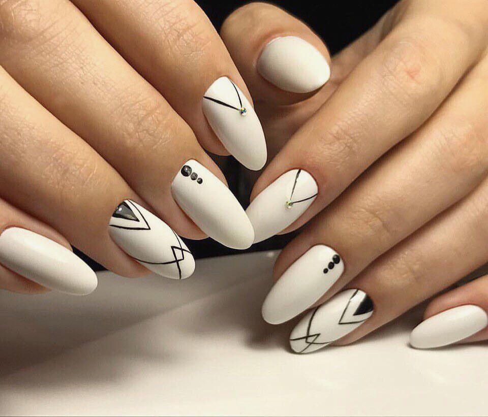Oval shaped artificial nails