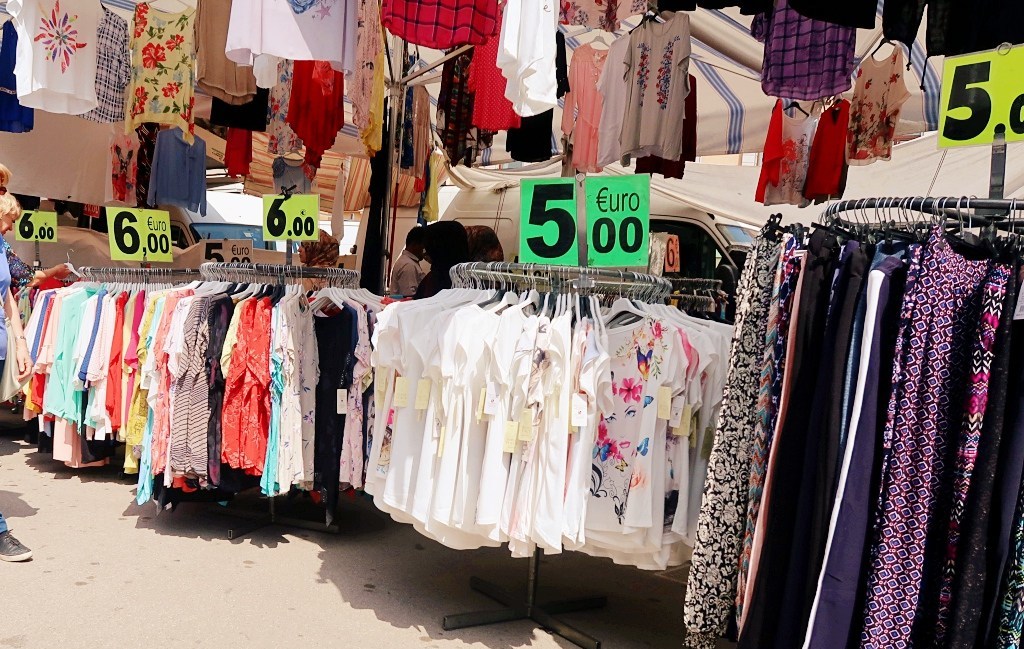 Продажа одежды в Прато