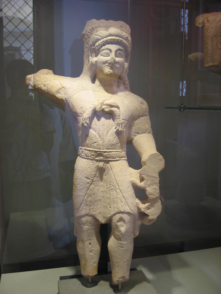 Статуя бога Мелькарта в музее.