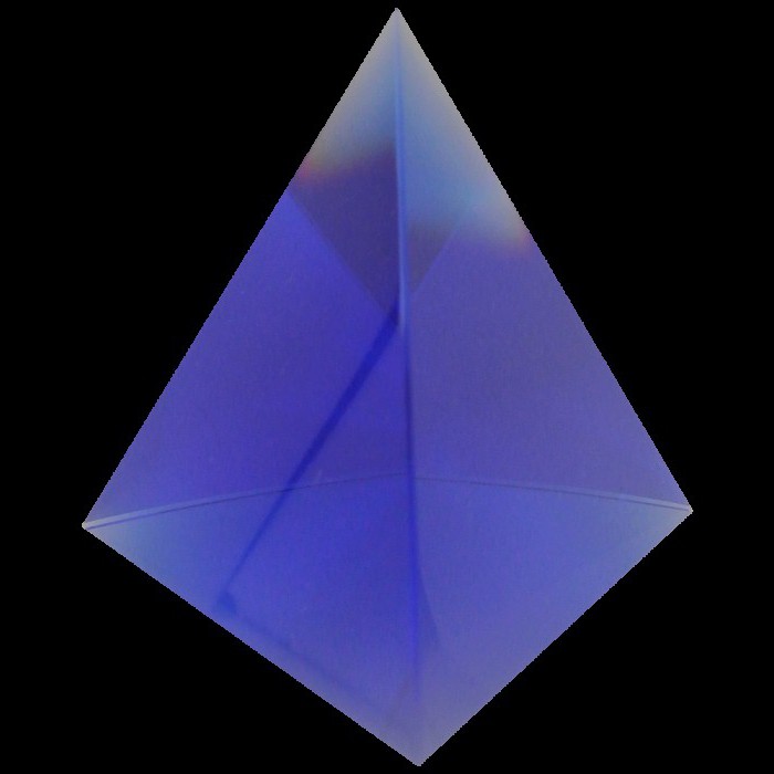 Многогранник в основании треугольник