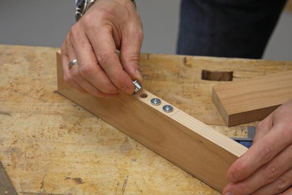 do-it-yourself furniture conductor for drilling holes