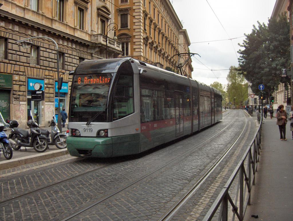 Трамвай в Риме