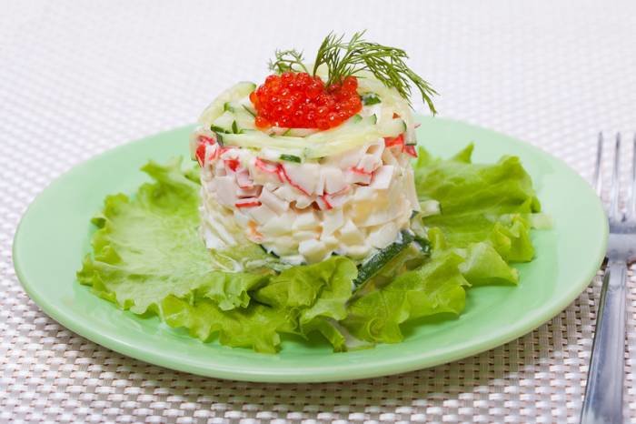 крабовый салат с красной икрой