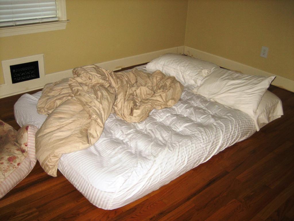 Дешевый надувной матрас для сна
