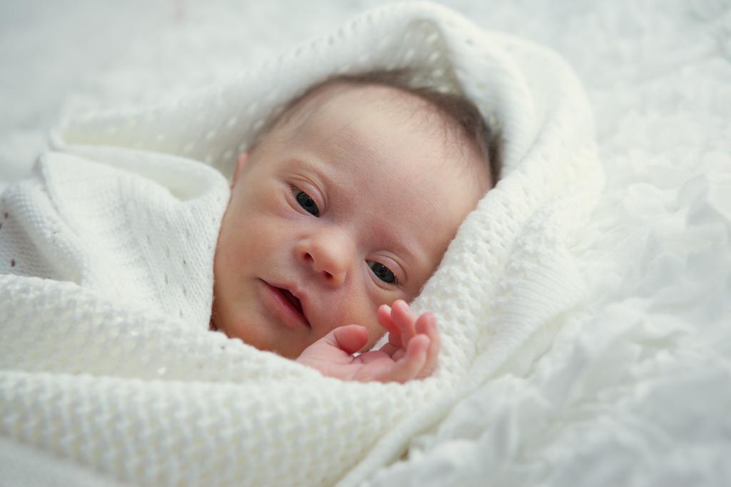 Как выглядят новорожденные дети в первый день девочки фото