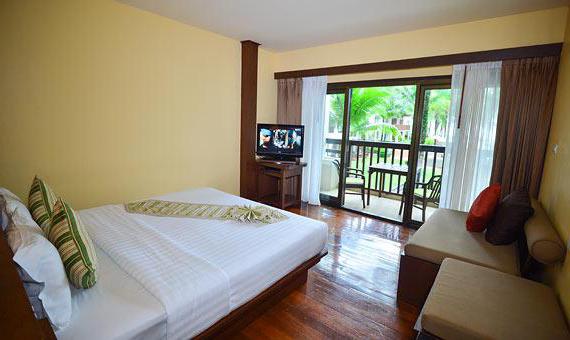 briza beach resort spa khao lak