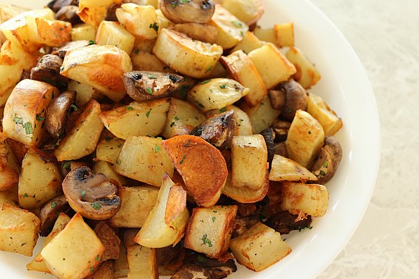 Fry mushrooms with potatoes and onions