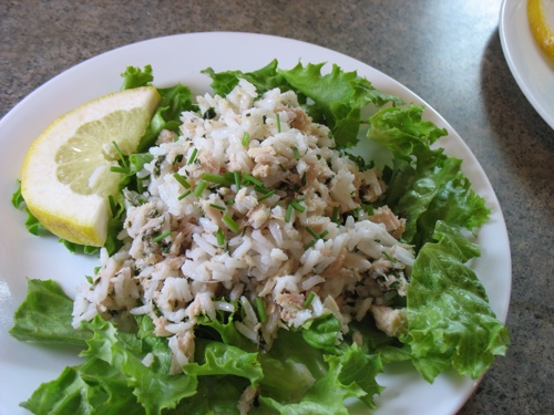 Салат с тунцом и рисом