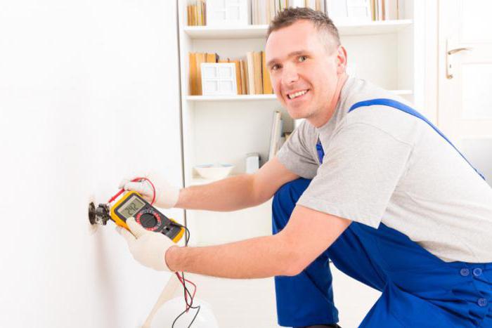 electrician for electrical equipment for power and lighting networks