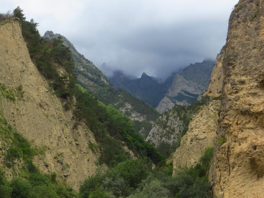 горное ущелье на северном кавказе
