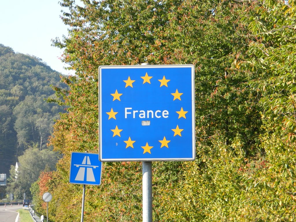 пограничный столб на территории франции