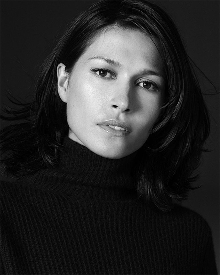 photo of actress from France Karina Lombard