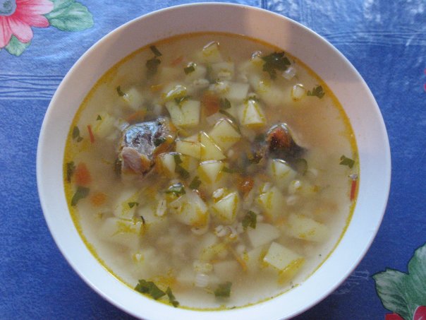 Как сварить рыбный суп из консервов сайры с перловкой