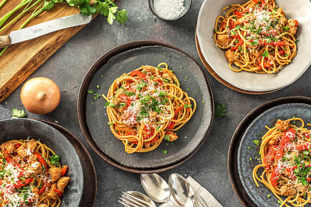 Спагетти в тарелках