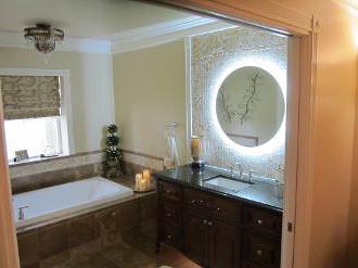 зеркало со светодиодной подсветкой для ванны