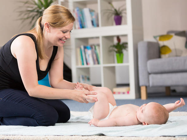 massage of the tummy of the baby from colic