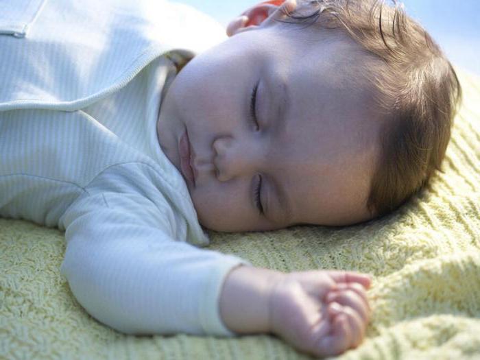 How to put your baby to bed without breastfeeding during the day