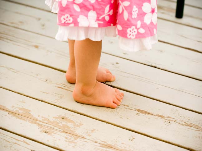 Как вытащить занозу у ребенка без иголки из ноги