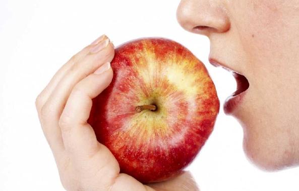 Можно ли есть яблоки на голодный желудок