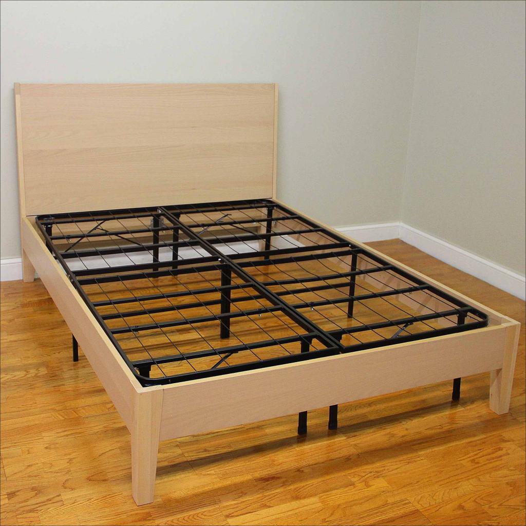 Двуспальная кровать с сеткой