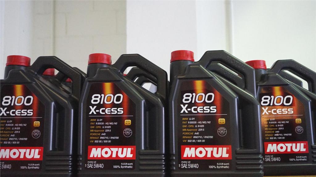 Синтетическое моторное масло motul