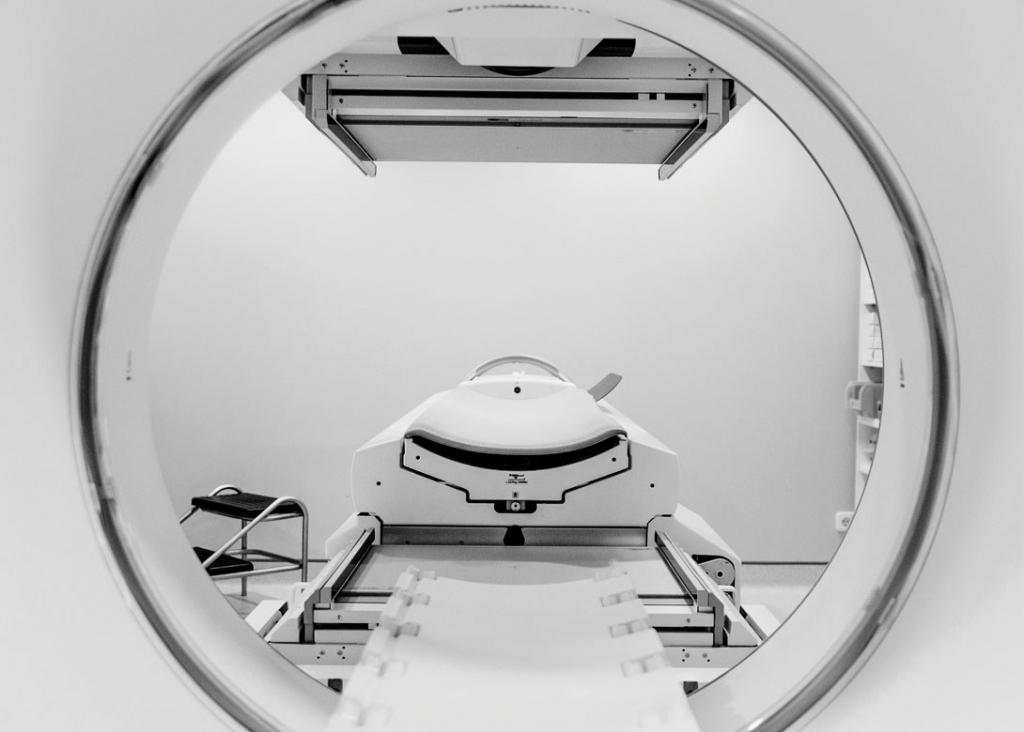 MRI and CT diagnosis of cancer