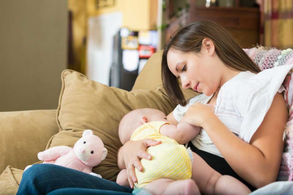 newborn baby constantly asks for breasts